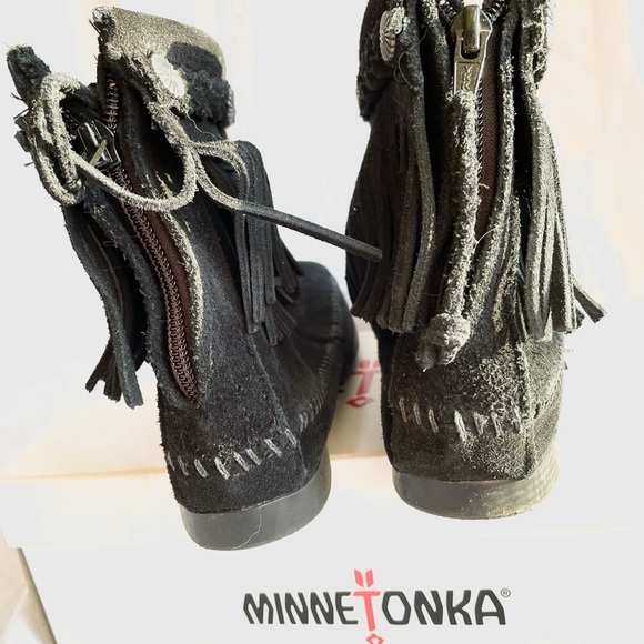 Minnetonka Women’s 5 Angle Height Zip Moccasins Black Suede in Original Box - Picture 5 of 6